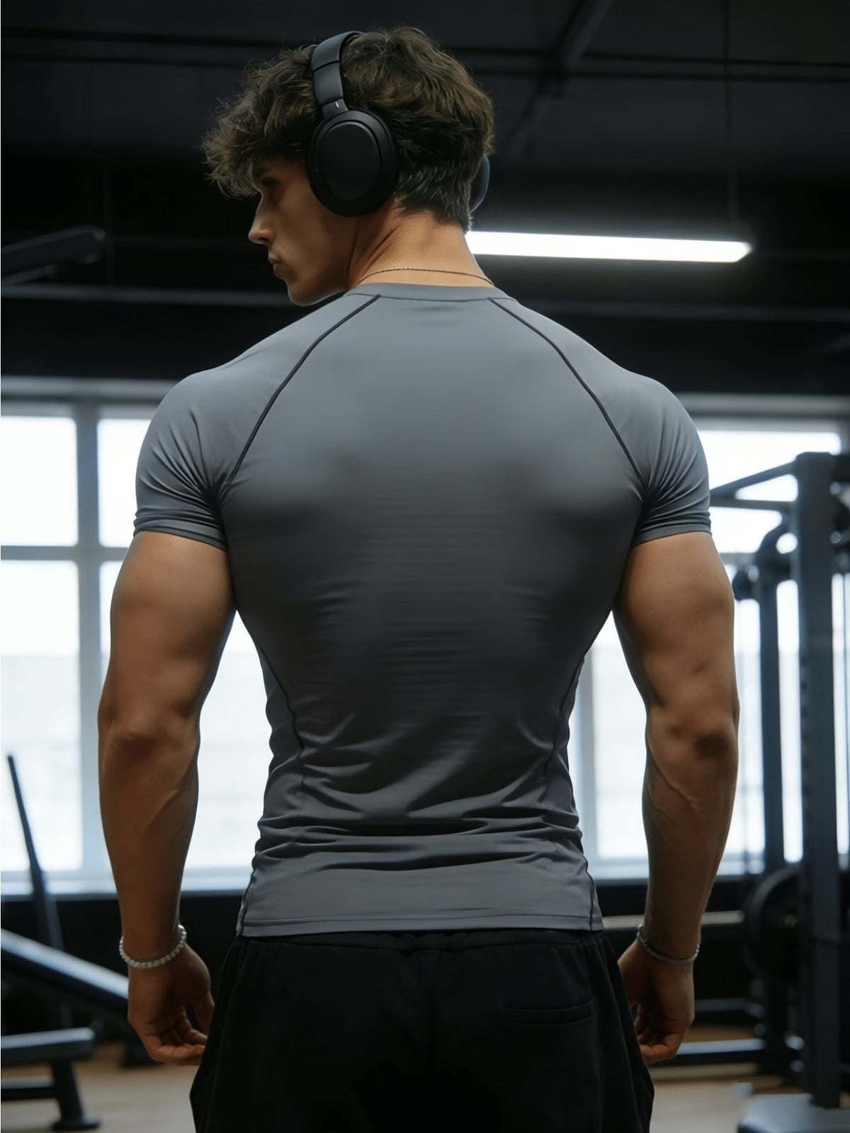 1pc Men's Classic Casual T-Shirt, Men's Crew Neck Short Sleeve Sport T-Shirt, Skin-Friendly and Breathable, Quick-Drying Fabric, Suitable for Fitness, Sports, Training, Cycling, Jogging, and Other Scenarios, Easy to Wash, Ideal for Daily Casual Wear - Grey