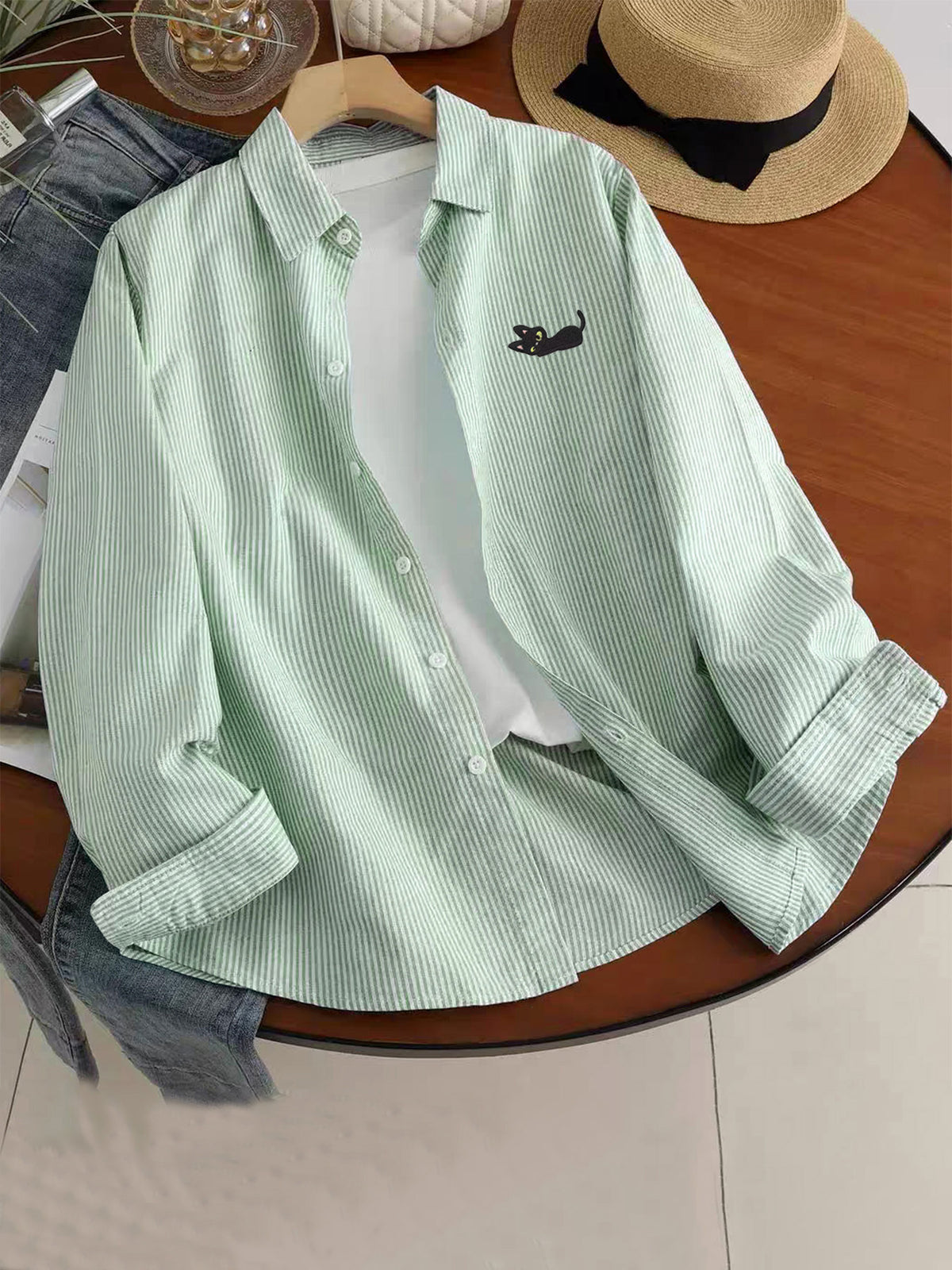 Spring/Autumn New Arrival: Cool and Handsome Trendy Men's Shirt with Cartoon Simple Healing Pattern, Lapel Collar, Long Sleeves, and Thin Pinstripe for a Simple, Lazy, and Casual Look - Light Green