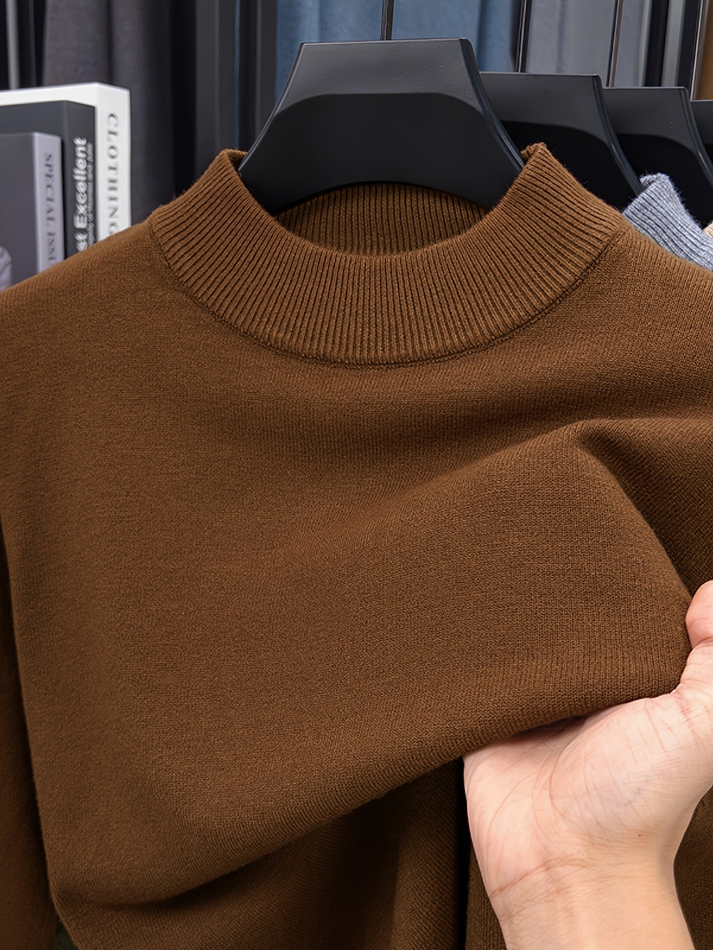 Minimalist Urban Crewneck Sweater for Portable Daily Commuting - Caramel