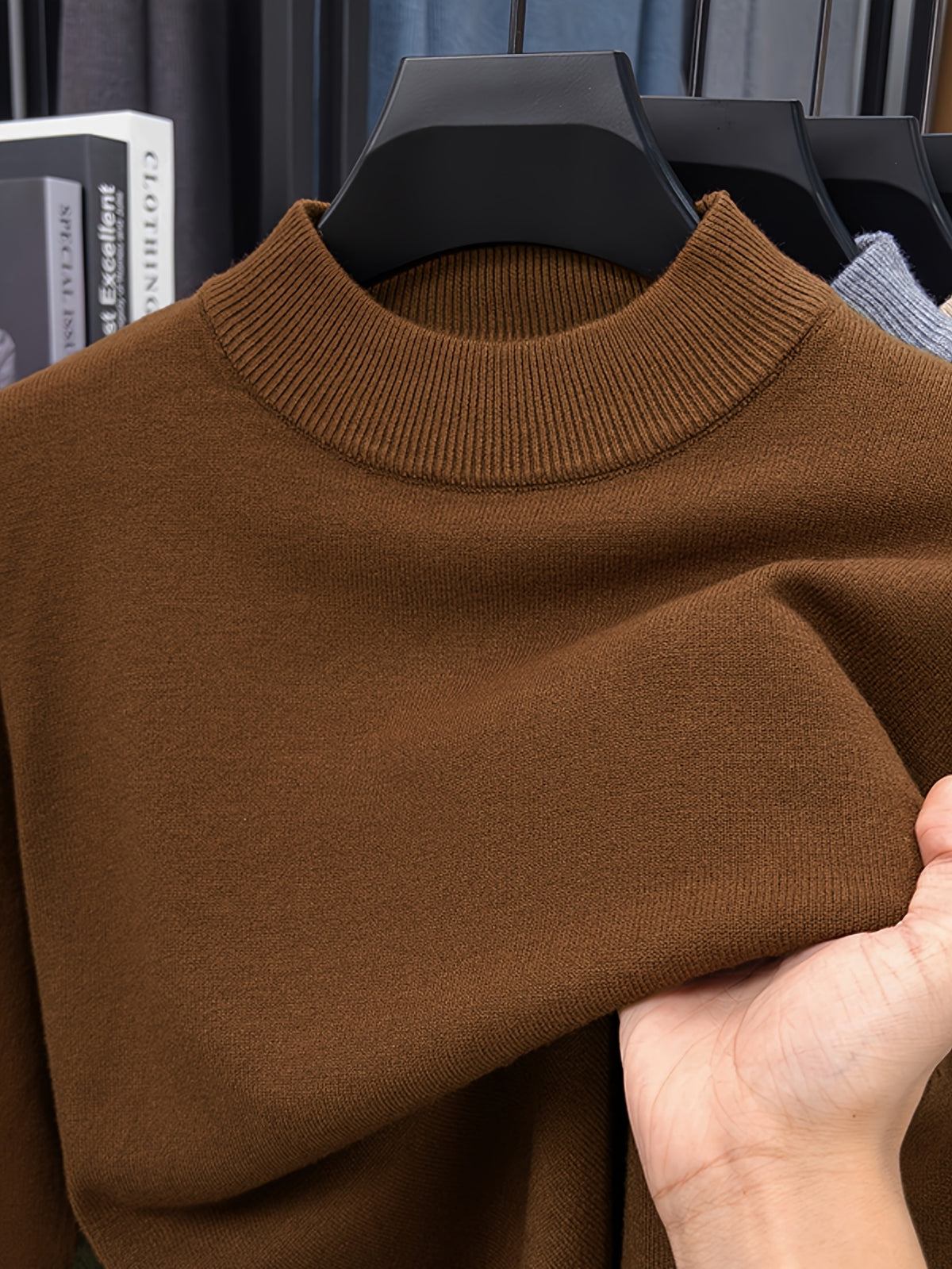 Minimalist Urban Crewneck Sweater for Portable Daily Commuting - Caramel
