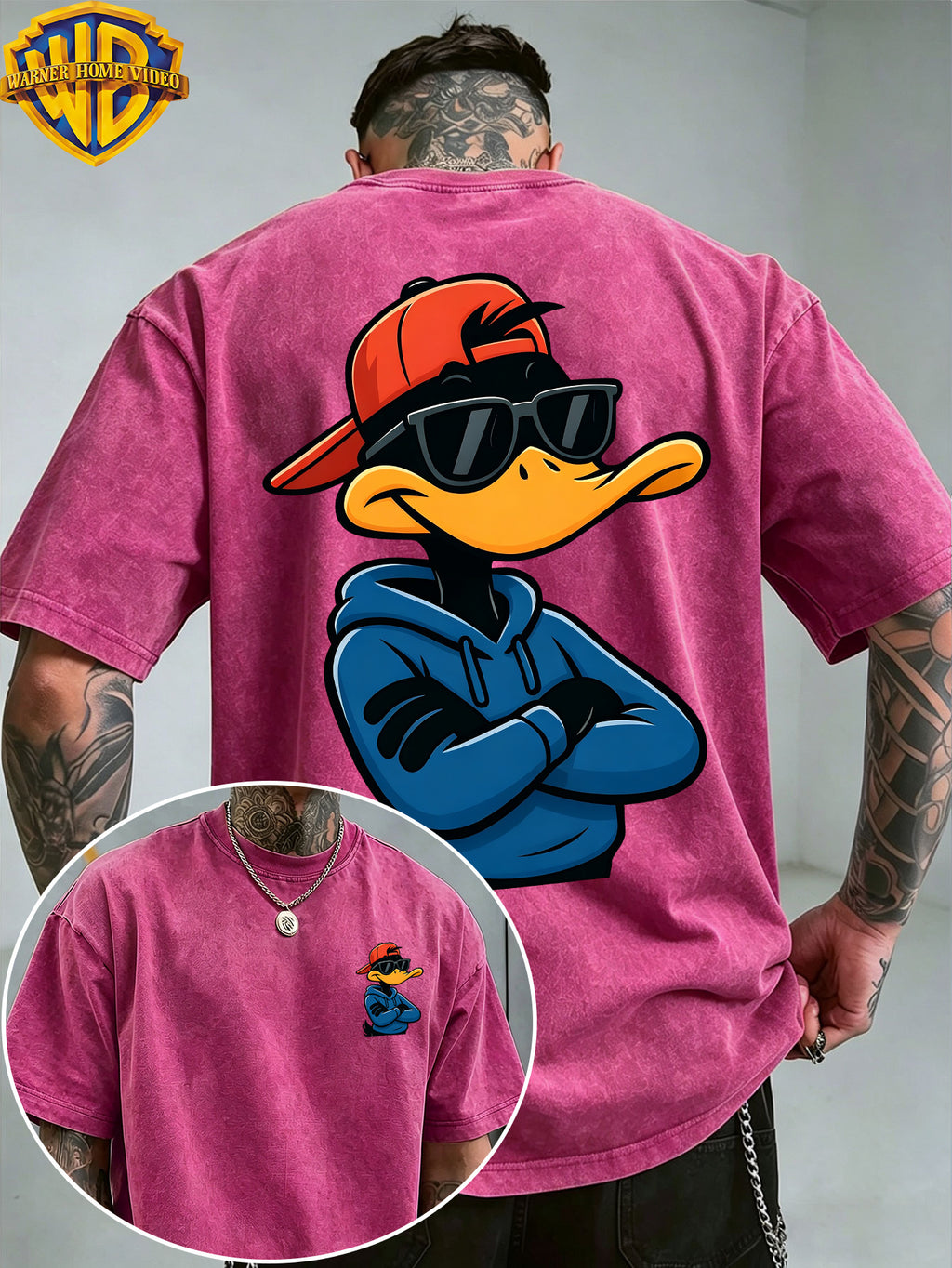 [Warner Bros] Official Authorization, Men'S Short Sleeve Le Yi Tong Da Fei Duck Sunglasses Printed Design, American Retro Washed Distressed T-Shirt, Outdoor Sports And Leisure Clothing, Daily Commuting, Machine Washable - Rose Red