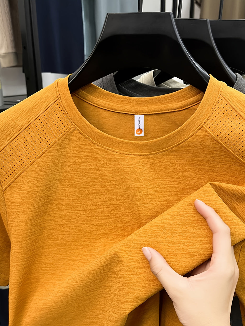 Men'S Solid Color Quick-Dry Round Neck T-Shirt, Versatile for Daily Commute And Light Sports, Breathable with Micro-Perforations, Enhanced Ventilation, Comfortable And Non-Sticky in Summer - Orange