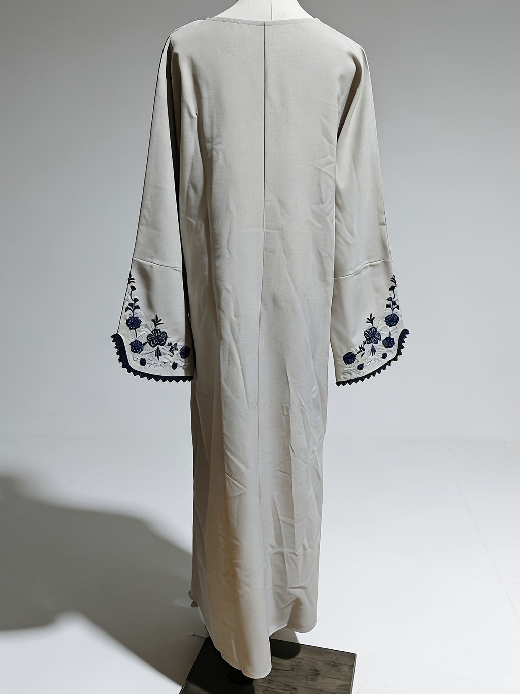 New Long Robe Middle Eastern Muslim Fashion Embroidery Elegant Ramadan Prayer Dress Batwing Sleeve Dress - Apricot