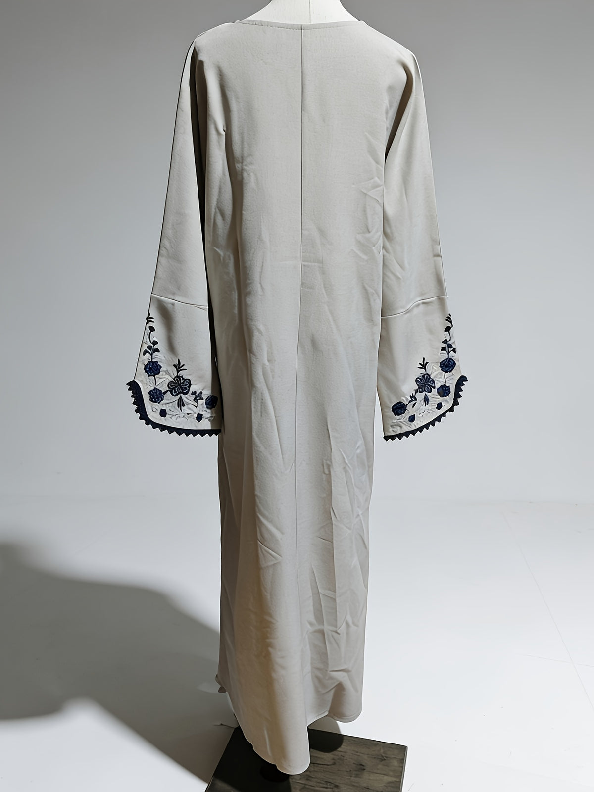 New Long Robe Middle Eastern Muslim Fashion Embroidery Elegant Ramadan Prayer Dress Batwing Sleeve Dress - Apricot