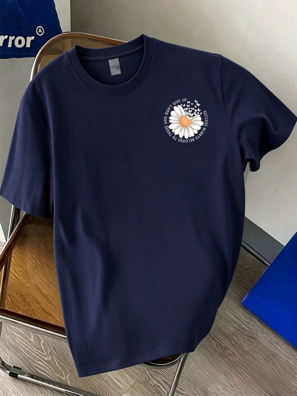 Men's 100% Pure Cotton Comfortable Casual Soft Breathable Daisy and Butterfly Print Short-Sleeve T-Shirt for Spring and Autumn Daily Commuting - Navy blue color