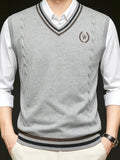 Back-to-school Season Vintage College Style Knitted Vest, Twisted Pattern Fried Dough Twists V-neck Vest, Embroidered Badge Contrast Stripe Sleeveless Sweater Vest, Comfortable and Skin-friendly, Easy to Match, Suitable for Daily Commuting Wear - Grey
