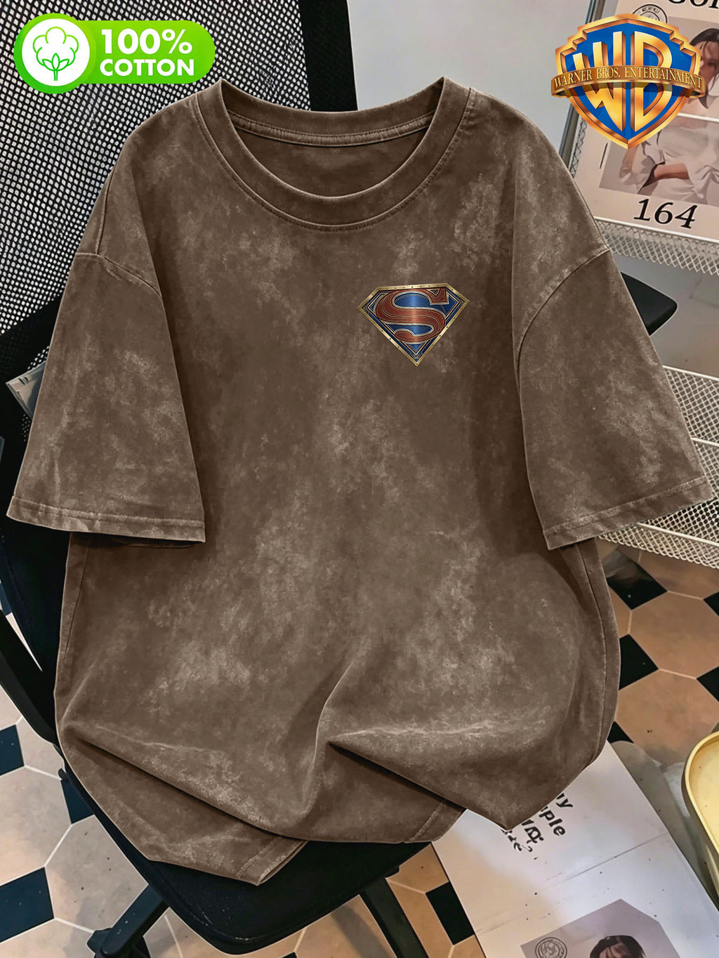 1pc, Men'S 100% Washed "DC Superman Theme Metal Badge Print Casual Short Sleeve T-Shirt" Casual Versatile Loose Summer Round Neck Short Sleeve, Double-Sided Print Front And Back - Suitable for Outdoor Sports, Gym, Daily Wear - Coffee Brown