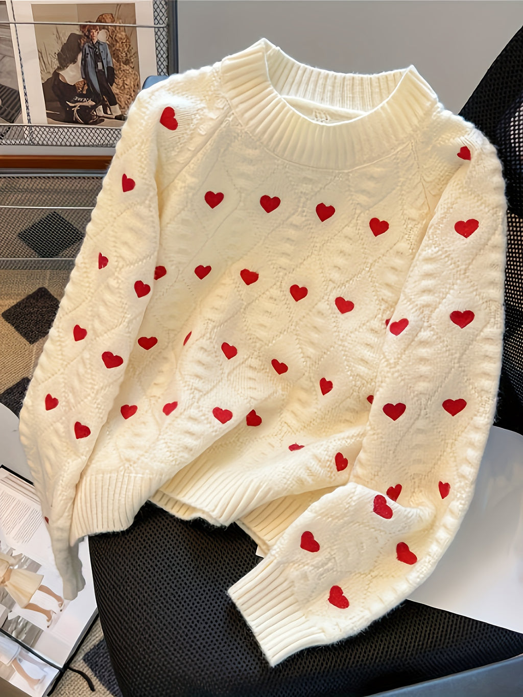 Comfortable Heart-pattern Pullover Round-neck Sweater for Autumn and Winter - White