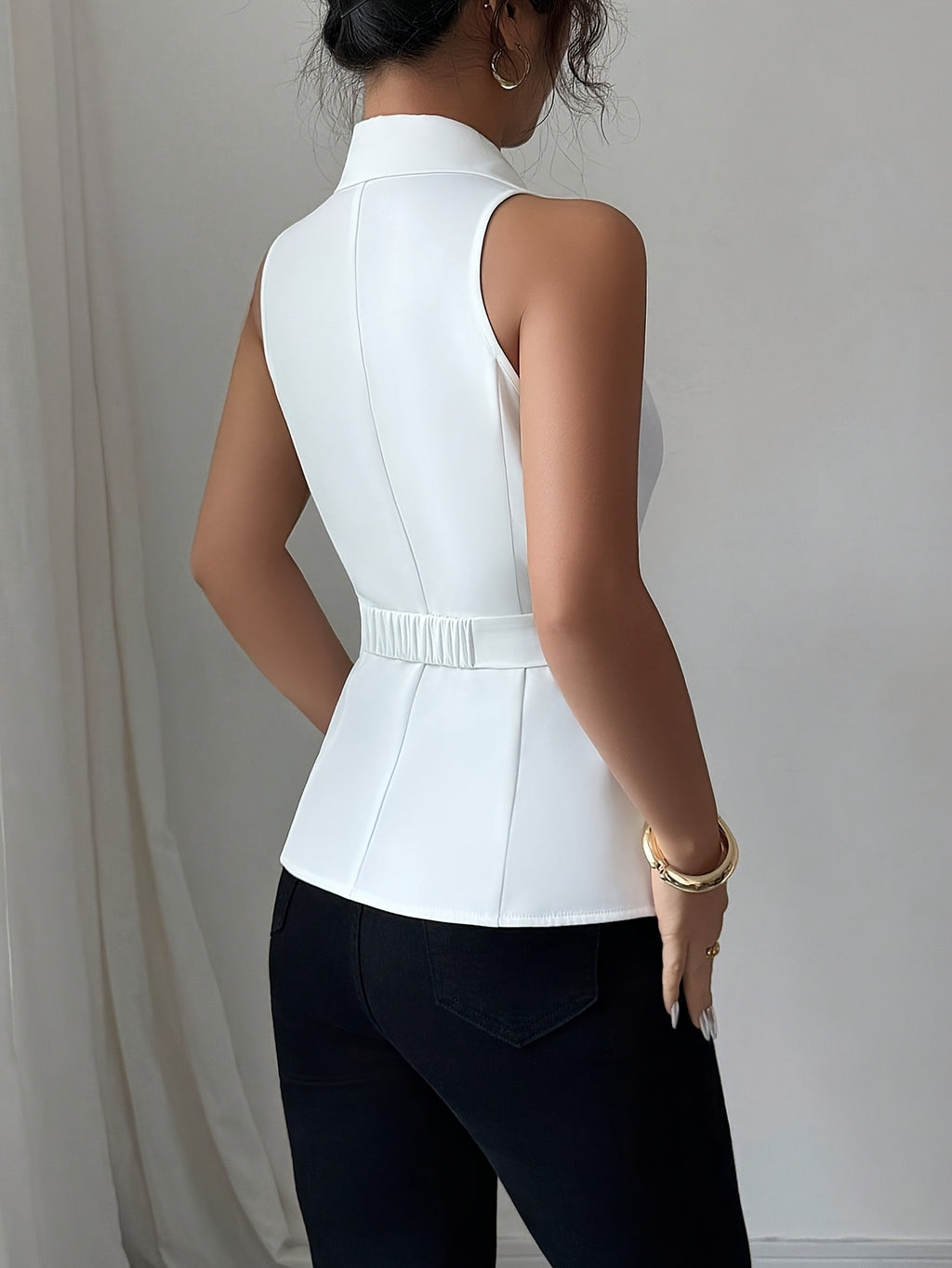 Women'S Stylish Sleeveless Blazer with an Asymmetrical Hem - White