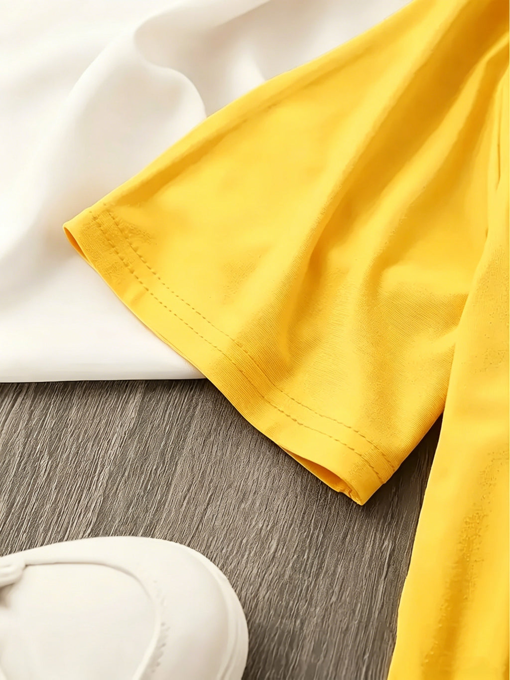 Artistic Smiling Face Pattern, Women'S Hot Outfit with Sexy Design And Buttons, Non-V-Neck Women'S T-Shirt, Suitable for All Four Seasons, Revealing Y20K/Casual/Sports/Commuting/Fashionable/Elegant, Comfortable And Breathable Gift - Lemon Yellow