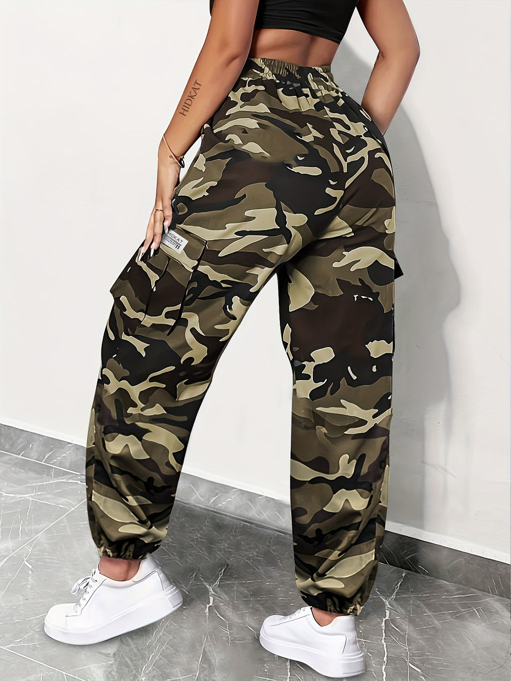 Women'S Camouflage Cargo Pants with Large Pockets, Featuring an Elastic Waistband with Drawstring And Tapered Cuffs, Suitable for Everyday Outdoor Leisure - Khaki Camouflage