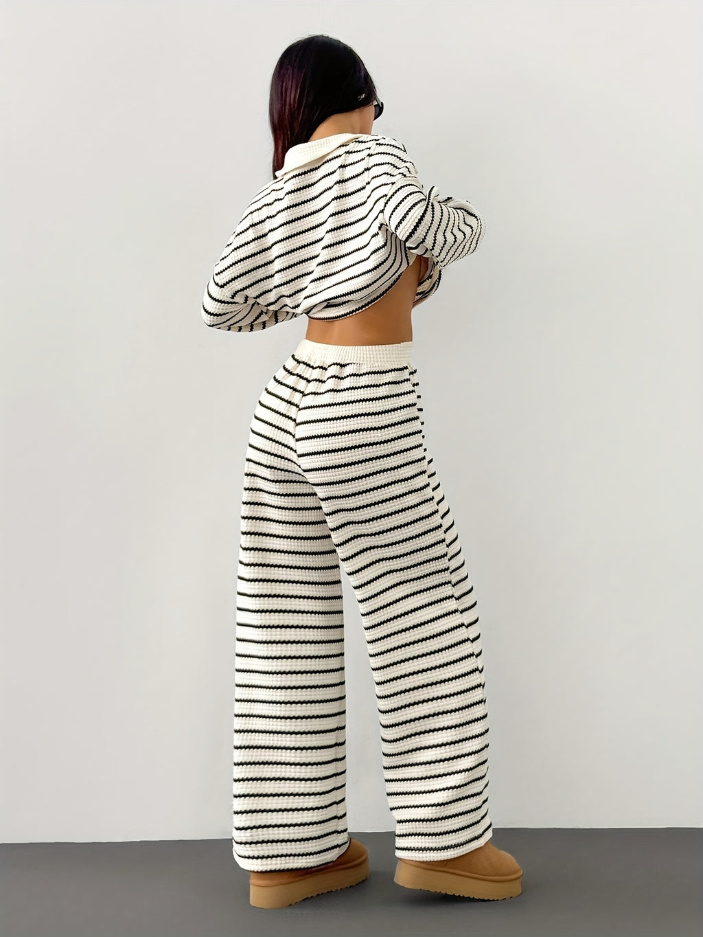 YY0909001 Women's 2pcs Set Loose Striped V-Neck Drop Shoulder Long Sleeve T-Shirt and Elastic Waist Striped Pants - Black + Apricot