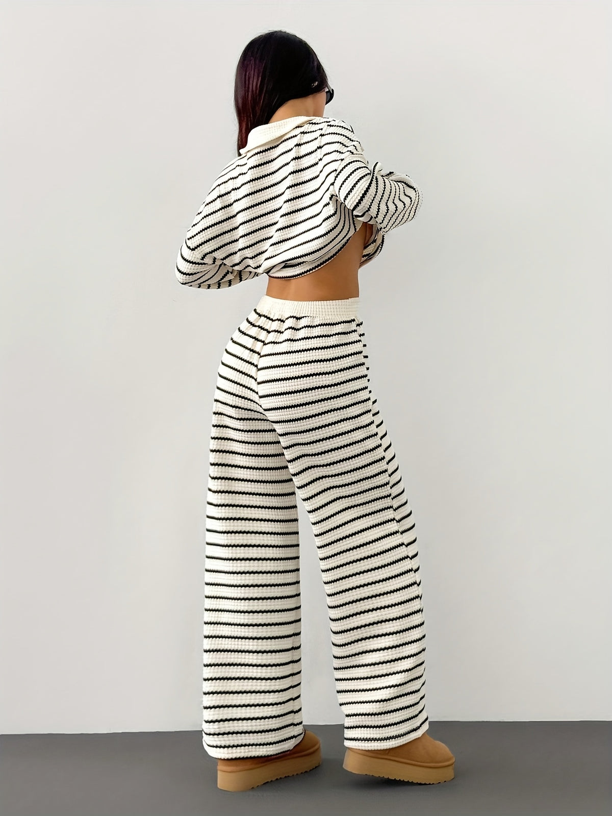 YY0909001 Women's 2pcs Set Loose Striped V-Neck Drop Shoulder Long Sleeve T-Shirt and Elastic Waist Striped Pants - Black + Apricot