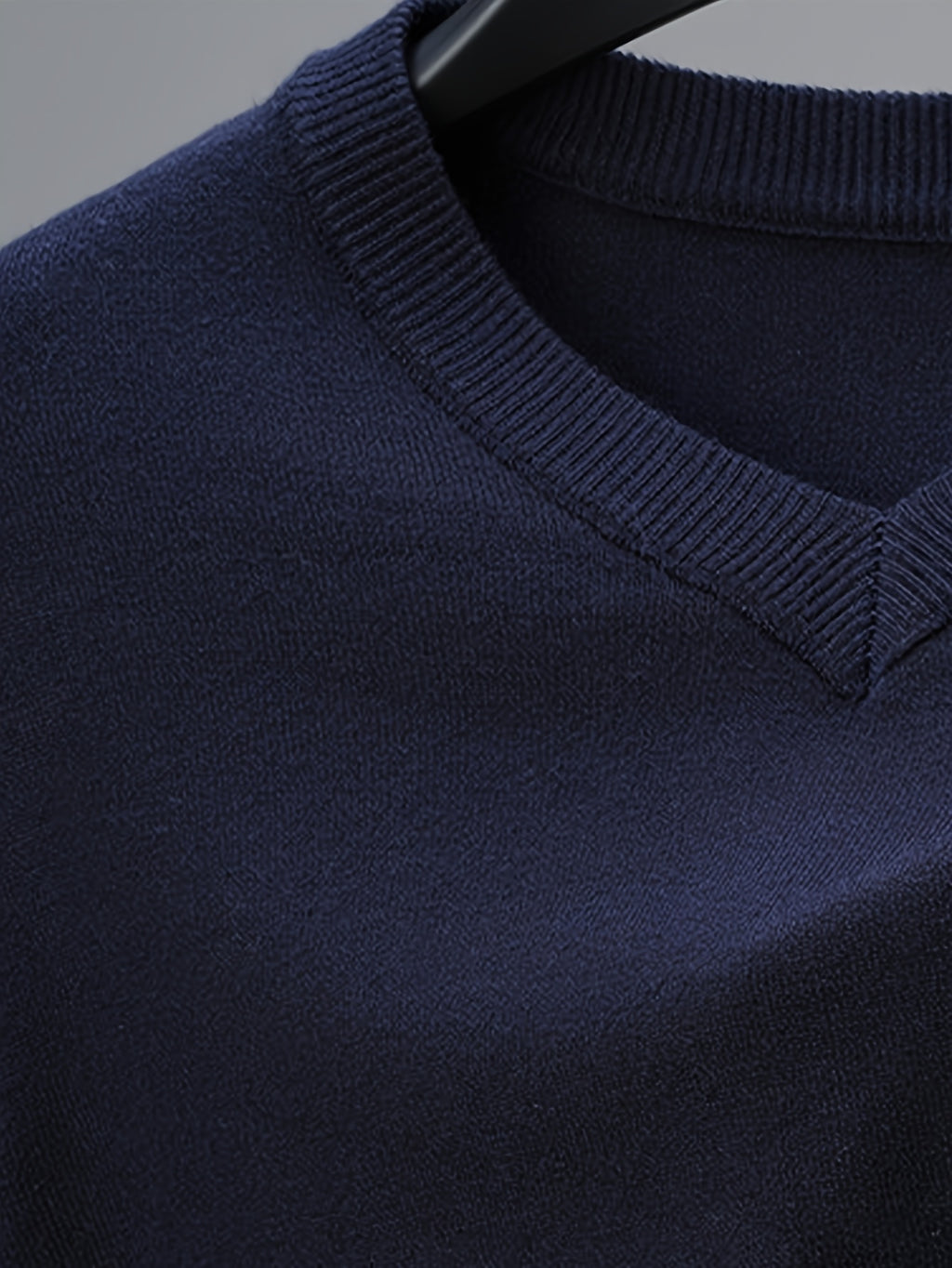 Men's V-neck Knit Base Layer, Form-fitting Without Being Tight, Accentuates a Clean Silhouette While Allowing Unrestricted Arm Movement. Suitable for Business Commutes, Family Gatherings, and Holiday Celebrations - Shangqing