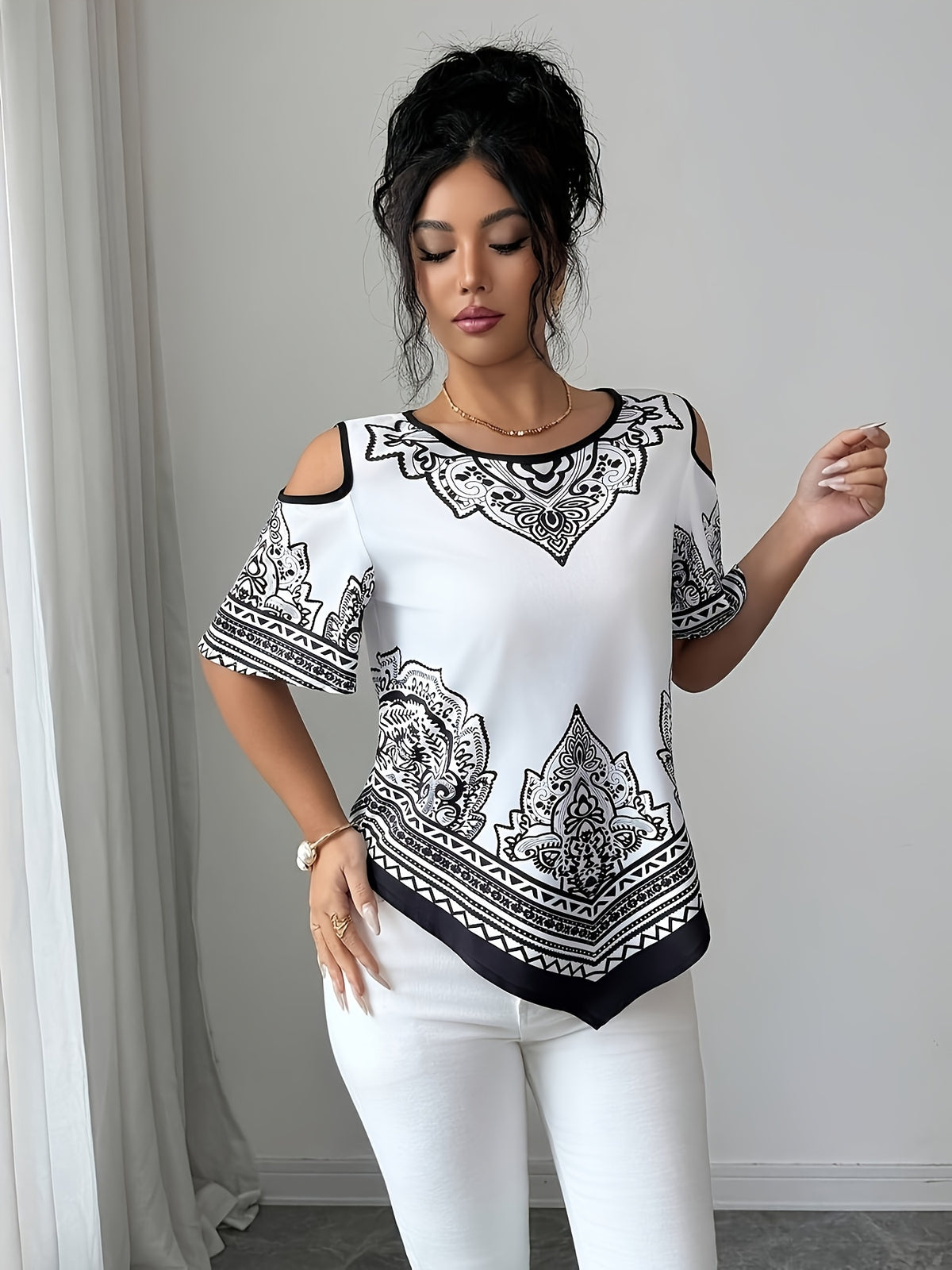 Women's Elegant Asymmetrical Hem Blouse Top - Short Sleeve Round Neck Church Shirt with Asymmetrical Hemline, Black & White Print Suitable for Commuting, Church Events, Casual Outfits, Spring Summer Fall Wardrobe Essential - Black And White
