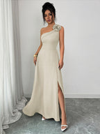 New Summer Women's Off-Shoulder Rose-Embellished Long Dress with Waist-Defining Slit, Elegant One-Shoulder Design, Mature Style for Dates and Banquets - Apricot