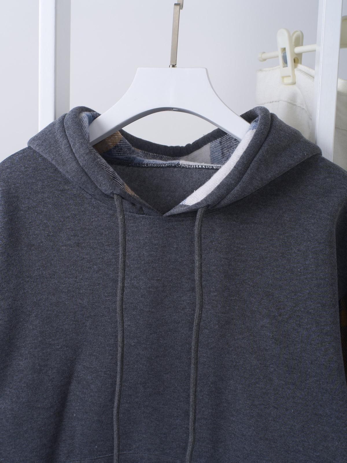 2026 Autumn/Winter High-Quality Women's Plaid Patchwork Hooded Sweatshirt, Loose-Fit Drawstring Pullover Top, Versatile Casual Long-Sleeve Pocket Hoodie, Relaxed Academic Style Outerwear - Dark Gray