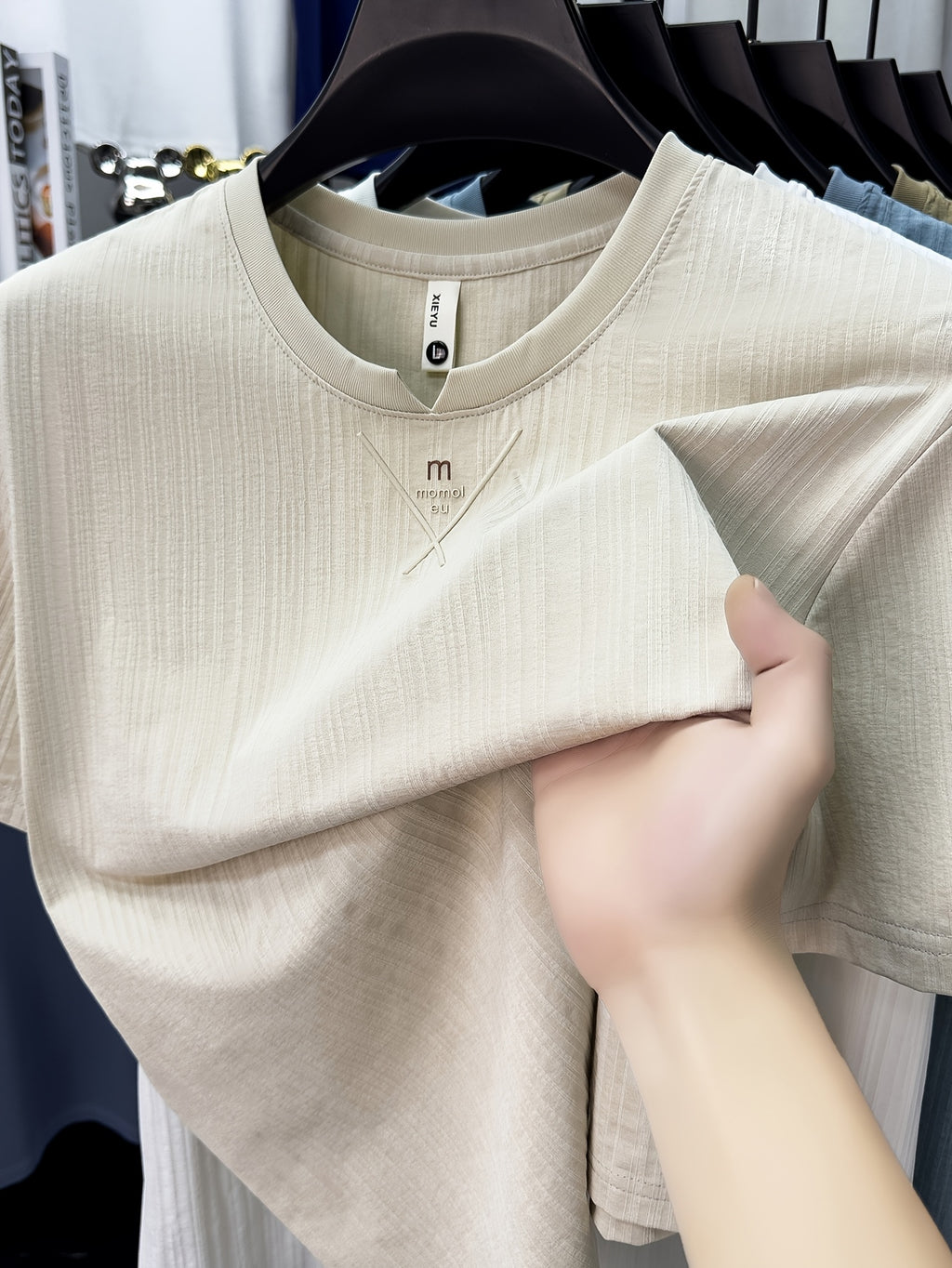 Summer New Small V-Neck Design Men'S Short Sleeve T-Shirt, Easy Casual All-Match Athletic Men'S Top, Skin-Friendly And Breathable, Quick-Dry Cool, Thin Durable Sweatshirt 10D9075 - Apricot