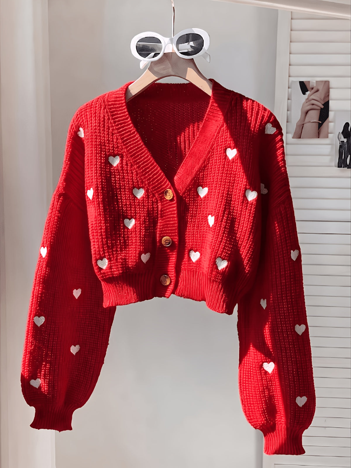 Women's Cardigan with Embroidered Heart, Contrast Color Pattern, V-Neck, Cropped Style, Button-Up Outerwear; Red Cropped Cardigan with Heart Embroidery, Long Sleeves, V-Neck, Versatile Girly Style Jacket Top - 【Red】