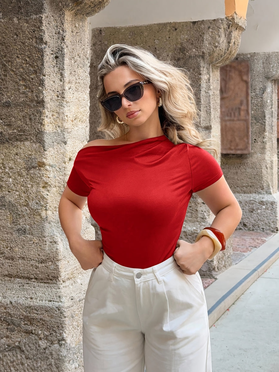Women'S Fashion Summer Solid Color Asymmetrical Neck Short Sleeve Slim Fit Ruched T-Shirt, Suitable for New Year Wear - Red