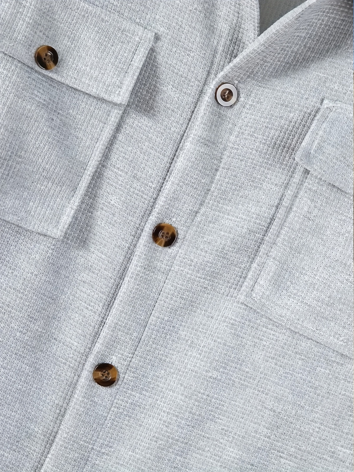 Men's Textured Lapel Casual Shirt Jacket, Lightly Mature Commuter Style, Wrinkle-Free and Easy to Care for. Simple and Textured Dual-Pocket Workwear Design. Subtle and Distinctive Label Decoration on the Chest. Suitable for Workplace, Daily Use - Grey