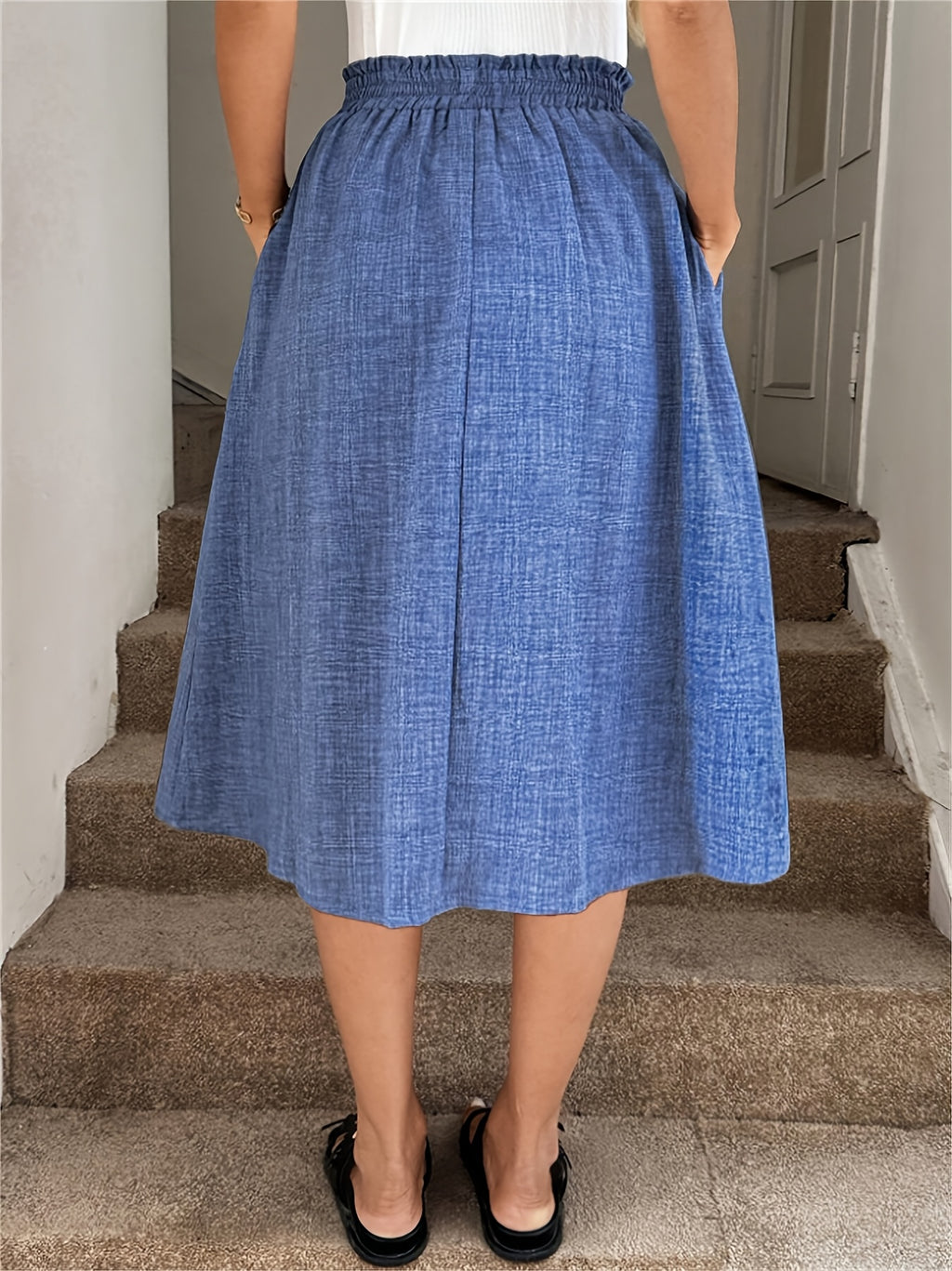 Elegant and Versatile Casual Skirt with Elastic Waist and Button Detail - Blue