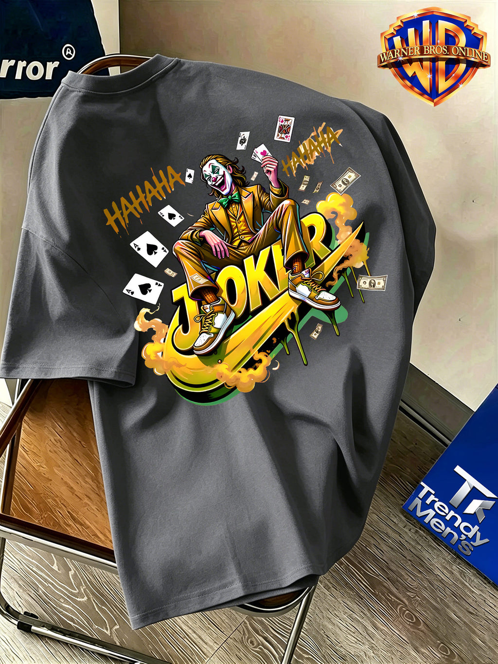 Warner Bros. Official Men's 100% Short-Sleeve T-Shirt, American Cool Vibe with Villain Illustration. Features a Simple Logo on the Chest and a Dynamic Joker Character Depiction on the Back, Incorporating American Streetwear Elements with Bold - Dark Gray