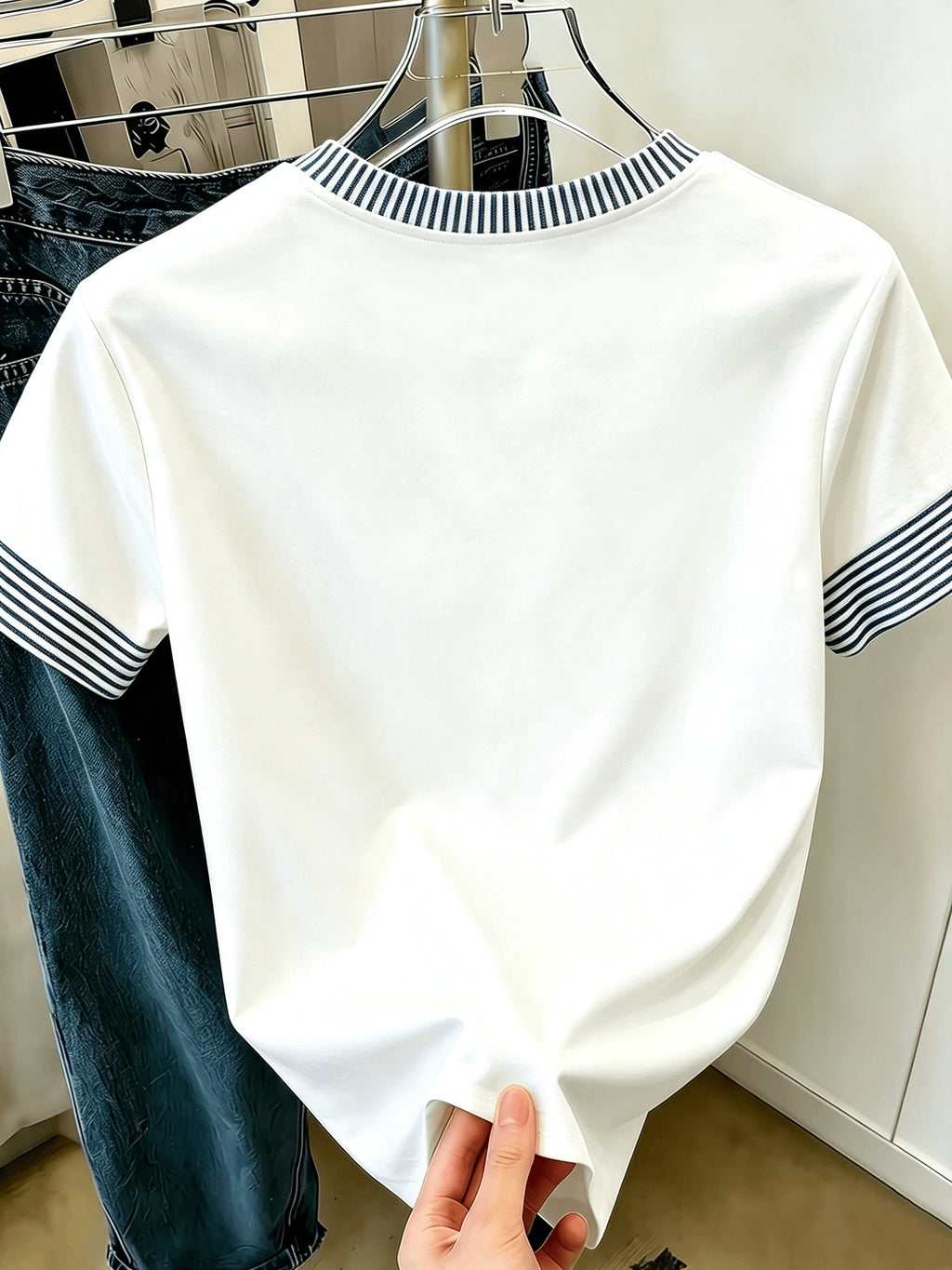 New Summer Women's T-Shirt, Round Neck Casual Apparel, Women's Pullover, Casual Commuter Wear, Daily Outing Base Layer, Simple Small Heart Pattern Print, Energetic and Lively, Streetwear, Outing Outfit, Basic Versatile Piece, As a Gift - White