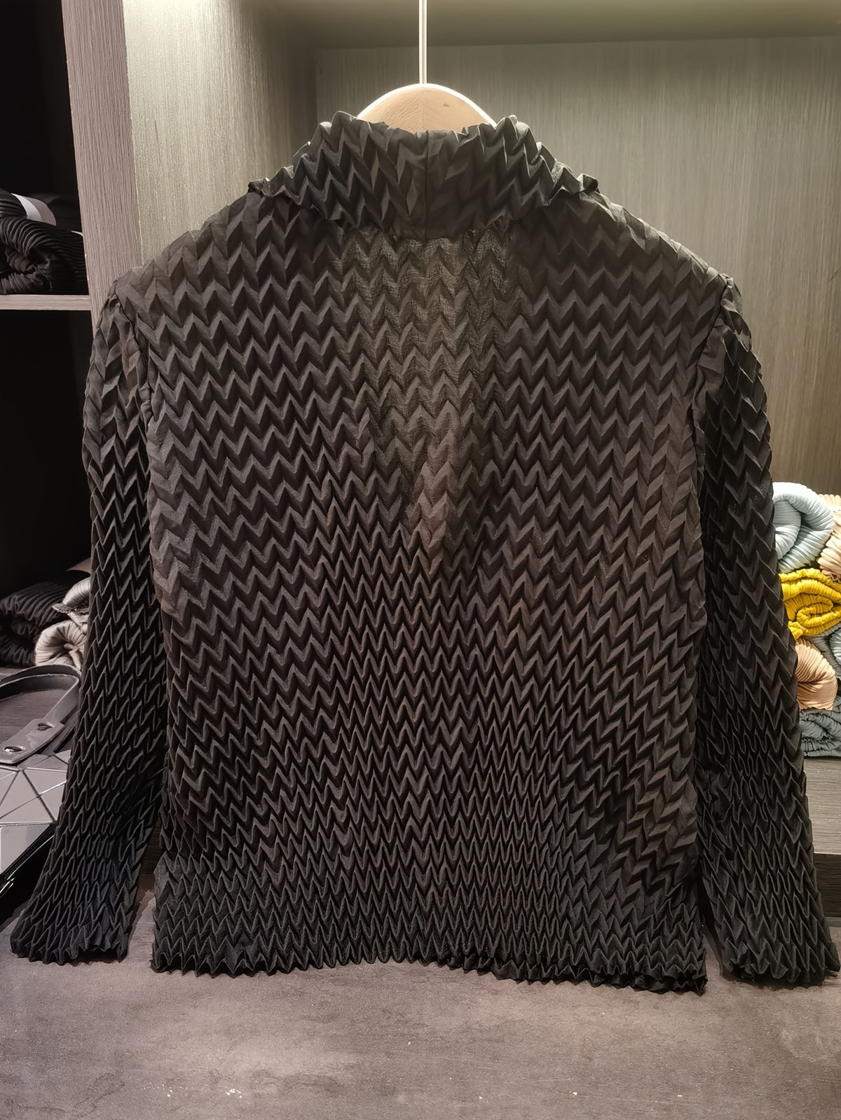 Women's Chevron Pleated Lapel Long Sleeve Cardigan, Oversized Lapel Single Breasted Buttons High Elastic Loose Versatile Commuter Pleated Jacket - Deep Grey