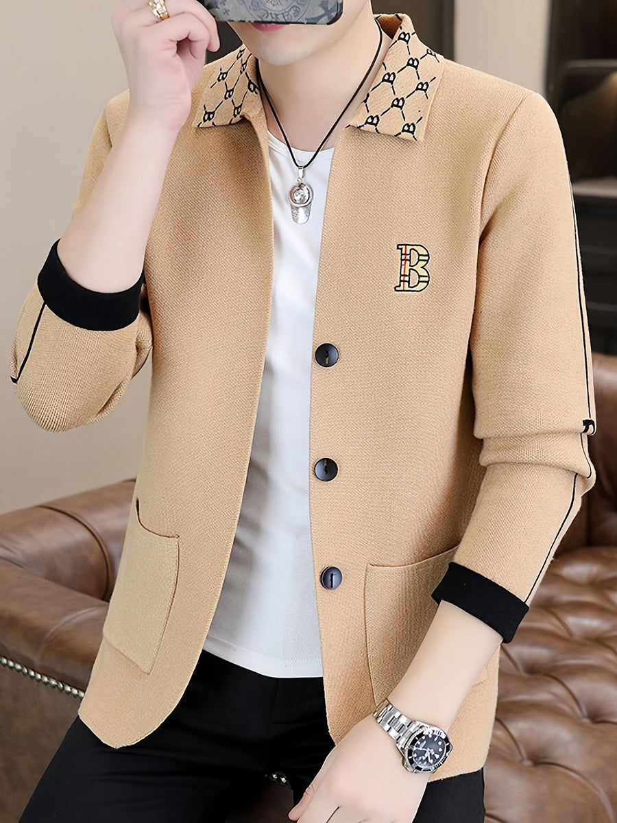 Du Jing Lan OBM Spring/Autumn New Arrival Men's Knit Cardigan, Old Money Style Contrast Color Lapel Pocket Open Front Button Knit Cardigan, Men's Business Casual Fashion Open Front Knit Cardigan Top, with Neckline Design + Letter Embroidery - Khaki