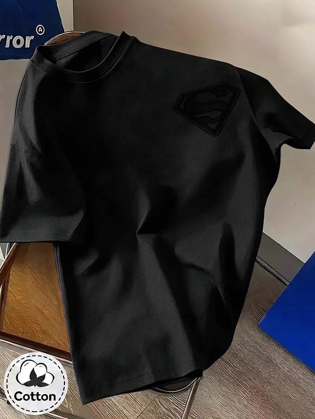 Unisex Summer Loose Round Neck Short Sleeve T-Shirt, Suitable for Daily Commute, Street Outings, City Travel, And Gatherings, Large Superman S Logo Hand-Drawn Sketch Print on Back, Small Pattern on Chest, Easy Artistic Atmosphere - Black