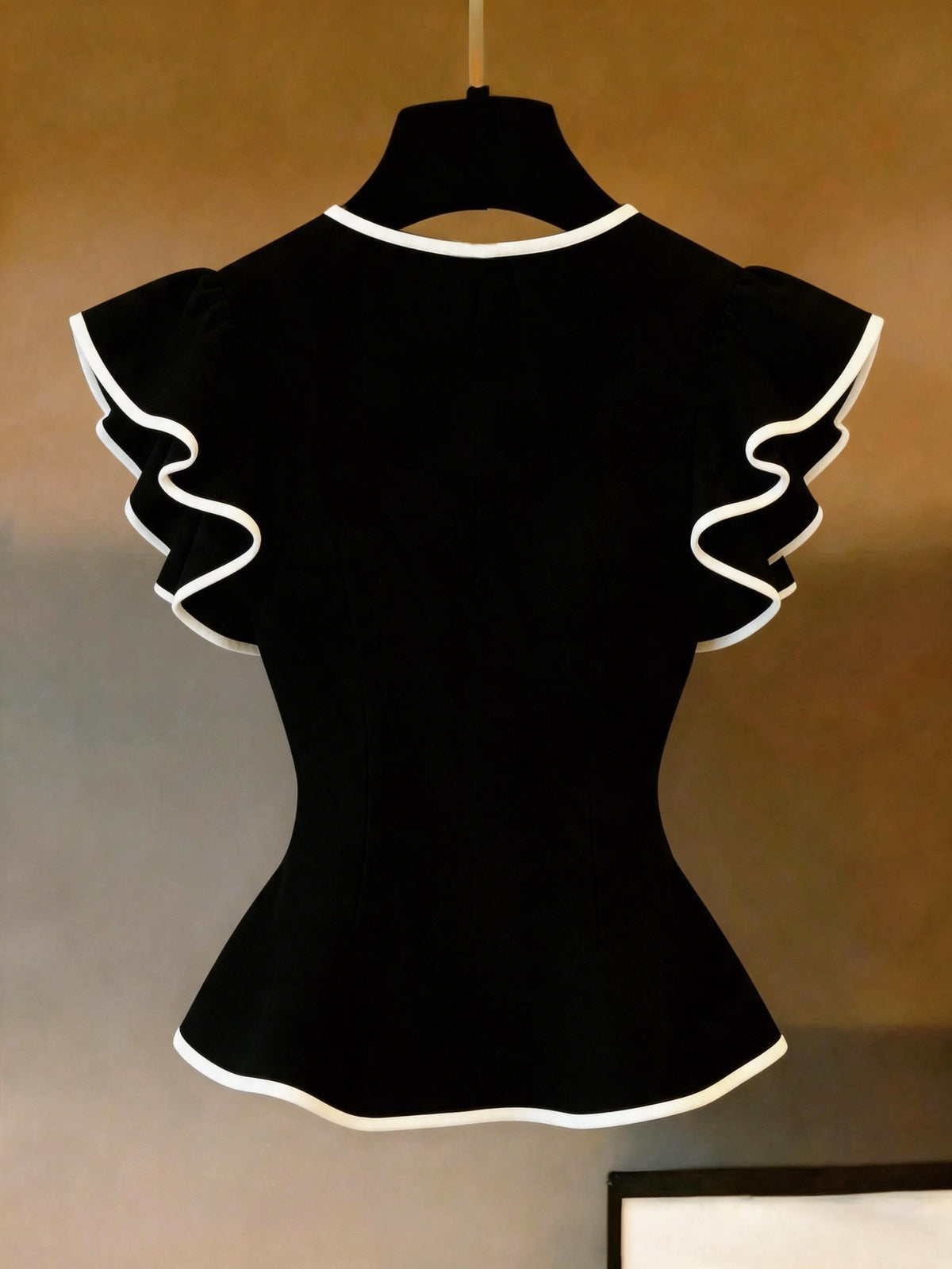 Women's Fashion New Arrival Round Neck Ruffle Short Sleeve Top, Slim Fit with Contrast Trim on Sleeves and Hem, Suitable for Daily Casual and Commuting - Black