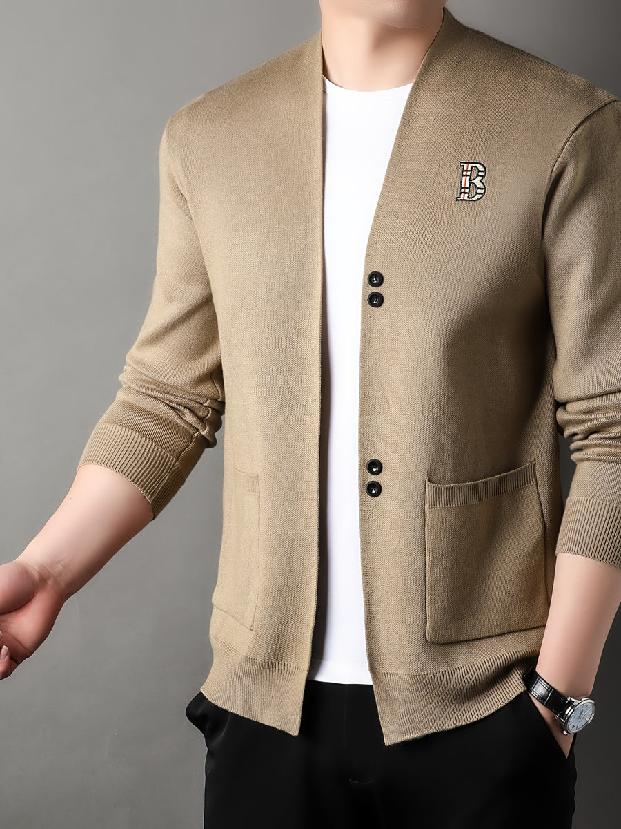 [Wading Whale OBM] Spring/Summer New Men'S Knit Cardigan, Old Money Style Solid Color V-Neck Long Sleeve Open Front Sweater with Single Button Closure And Ribbed Texture, Side Pockets And Chest Embroidery Design - Apricot