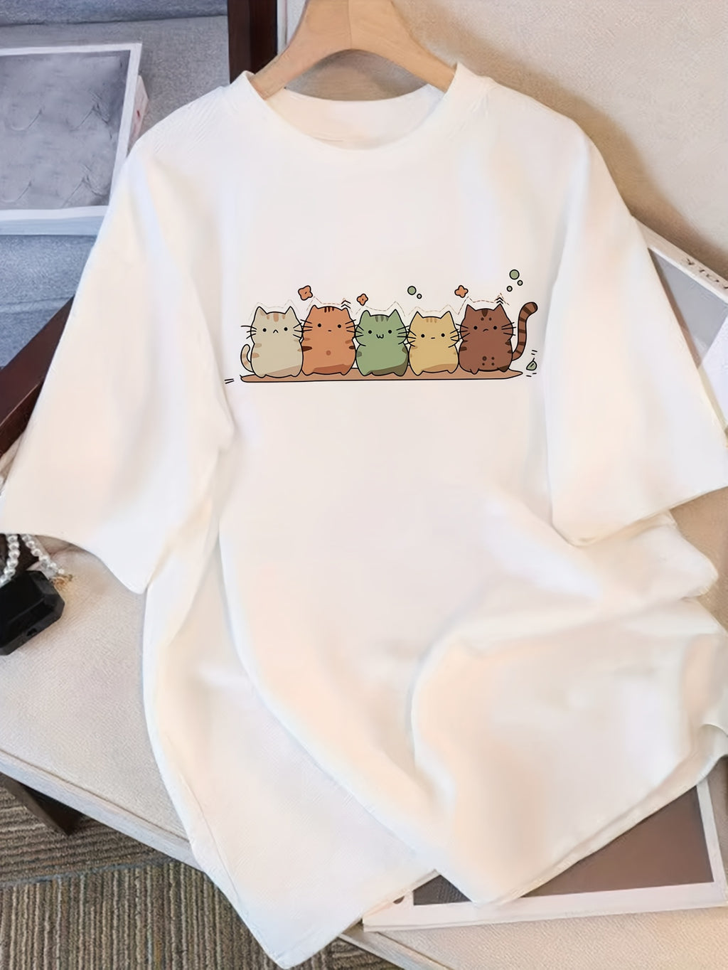 Women's Short Sleeve T-Shirt with Whimsical Cartoon Cat & Star Print - Loose Fit Round Neck Casual Top for Casual Attire, Machine Washable All-Season Comfort, Ladies T Shirts - White