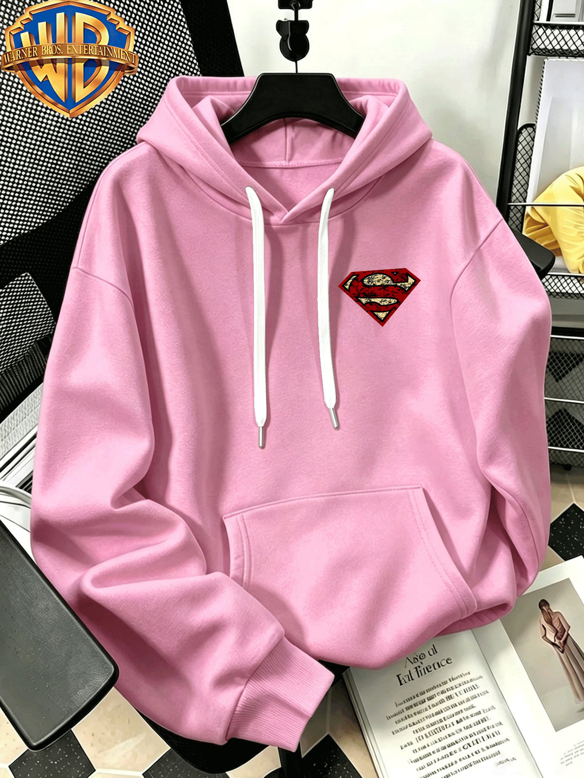 [Warner Bros. Official] Autumn/Winter Streetwear Fashion Men's Drawstring Pocket Hooded Sweatshirt, Vintage Distressed Superman "S" Logo Worn Badge Print Design, Sporty Style Loose Fit Hoodie, for Daily Casual Wear, Men's Trendy Fashion - Pink Color