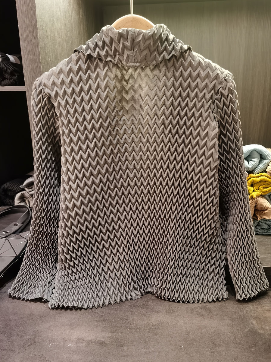 Women's Chevron Pleated Lapel Long Sleeve Cardigan, Oversized Lapel Single Breasted Buttons High Elastic Loose Versatile Commuter Pleated Jacket - Grey