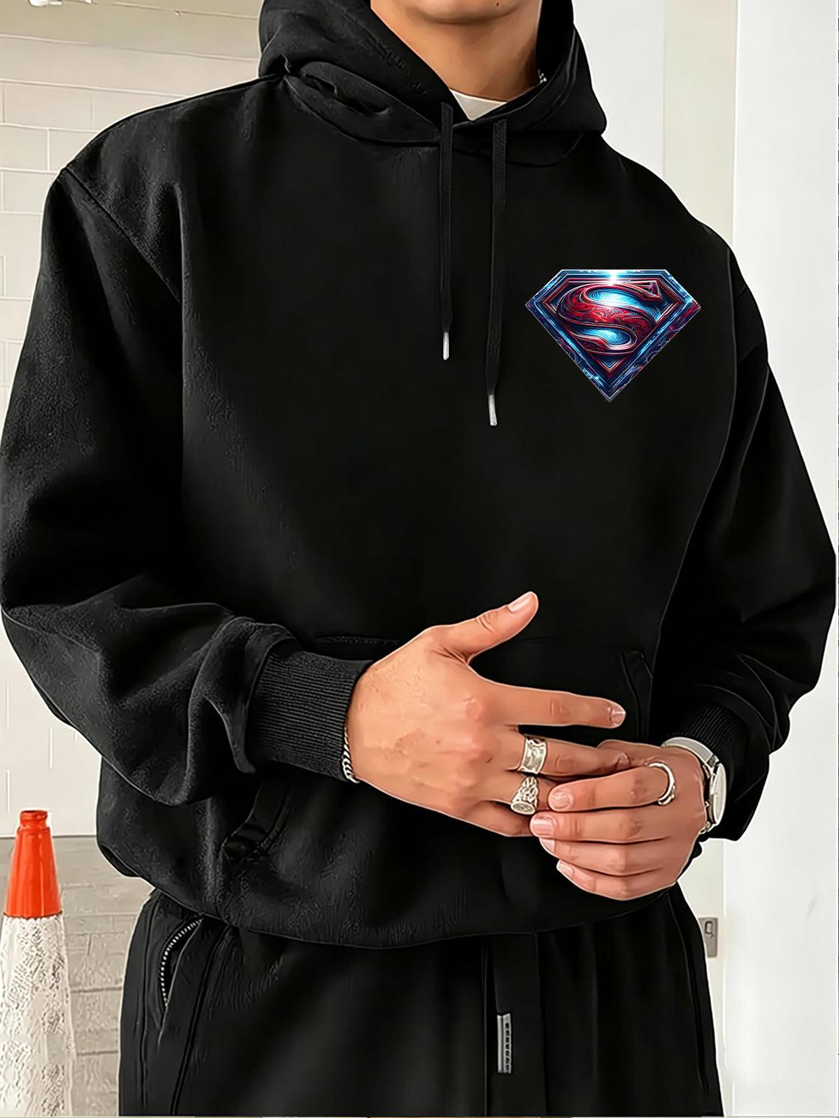 Warner Bros. Official Light and Shadow Superman S-Logo Printed Hooded Sweatshirt — Unisex Loose Pullover, Suitable for Casual, Sports, and Daily Wear, Machine Washable and Warm, for Autumn and Winter - Black
