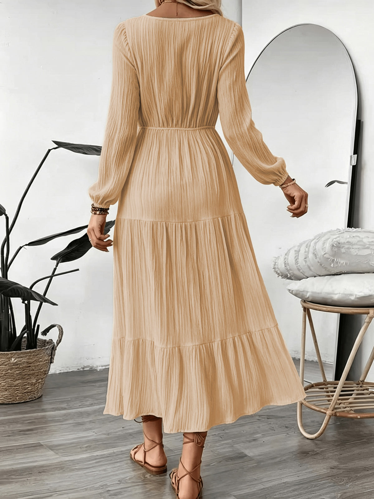 Women's Vacation Style Dress, Elegant and Fashionable V-Neck Lace Long Sleeve Maxi Dress - Wheat-colored