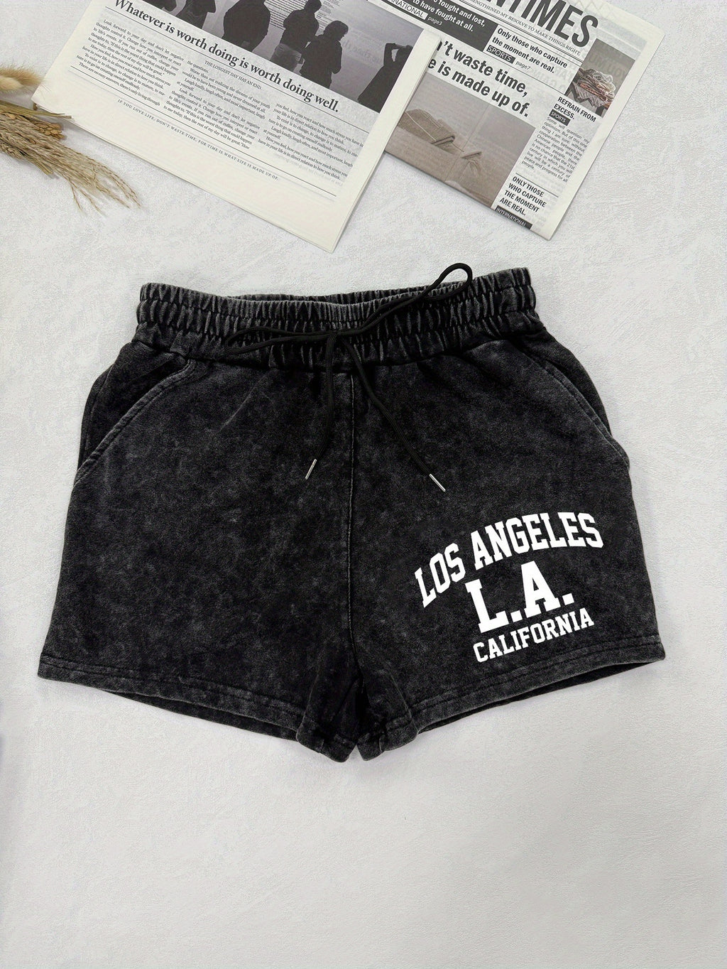 Small Niche Design, Fashionable and Trendy Patterns, Printed Women's Summer Retro Washed Distressed Shorts, Loose and Casual - Black