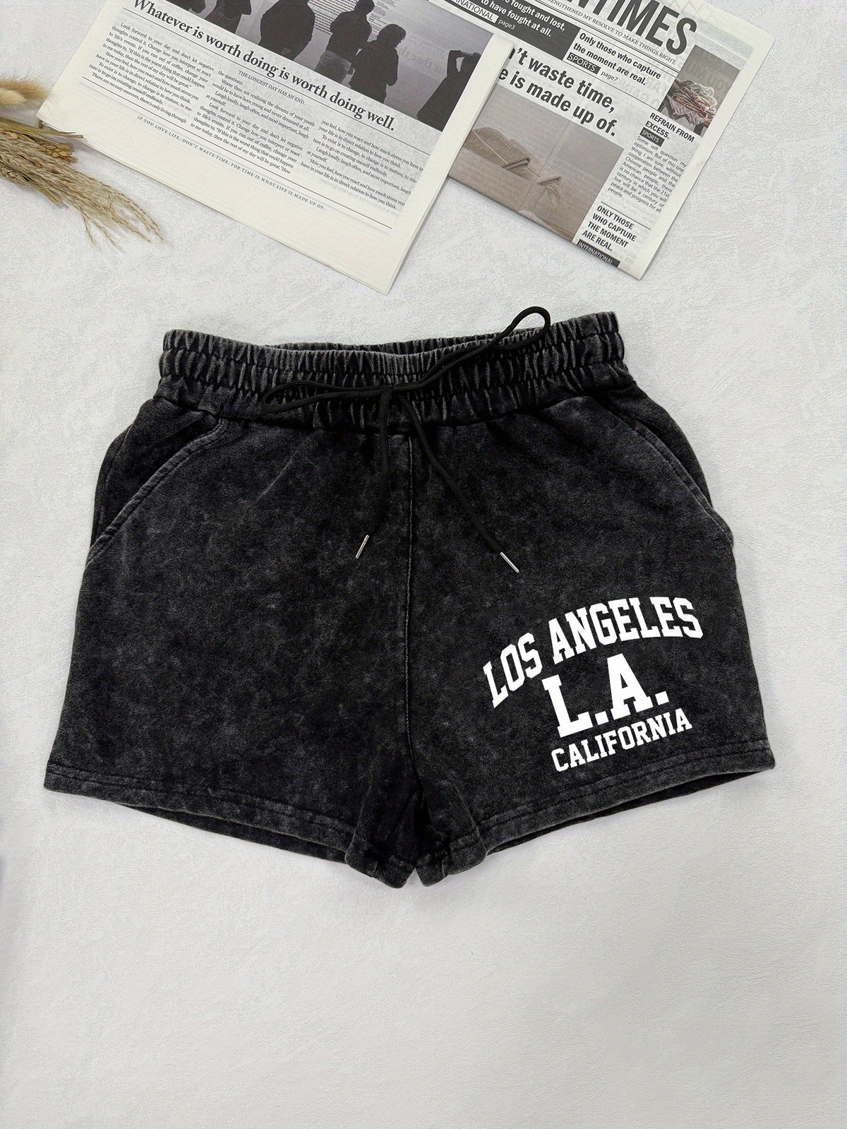 Small Niche Design, Fashionable and Trendy Patterns, Printed Women's Summer Retro Washed Distressed Shorts, Loose and Casual - Black