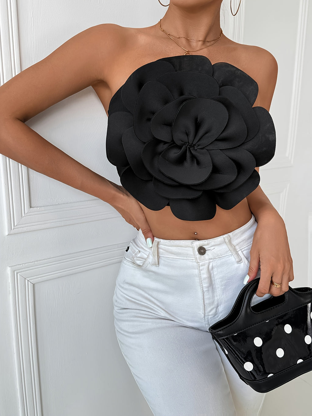 A European and American Women's strapless top with large flower decoration, sexy and fashionable, versatile and ready to ship - Black