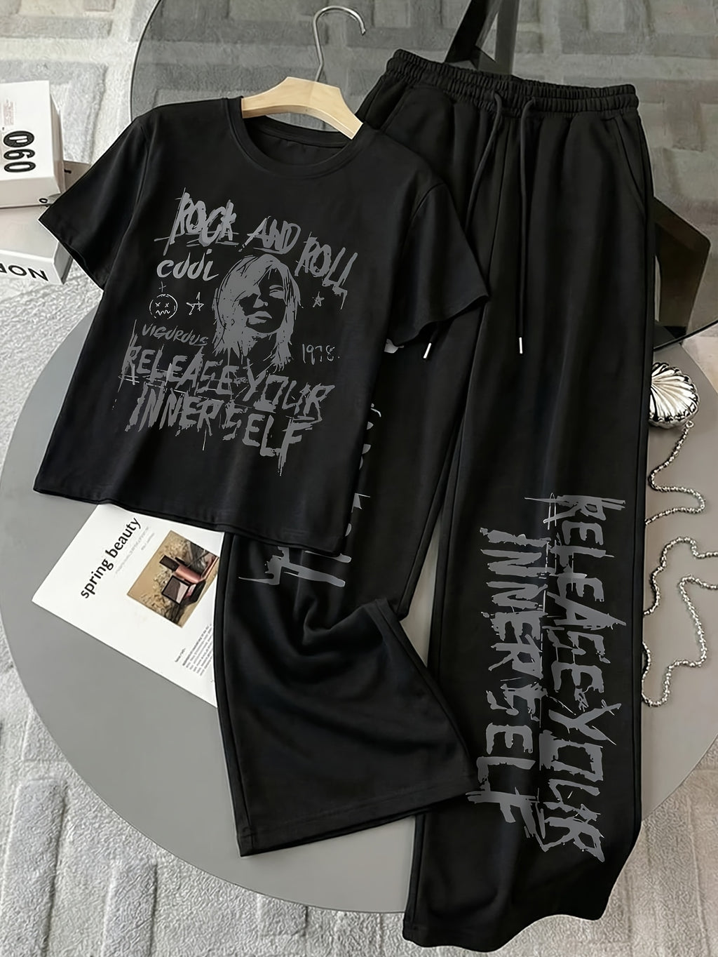2pcs Women'S Retro "Rock Music Female Portrait" Printed Pattern Fashion Casual Round Neck T-Shirt And Drawstring Loose Long Pants, Daily Soft Comfortable Niche Trendy Hip-Hop Y2K Versatile Street Style Two-Piece Set, Machine Washable - Black