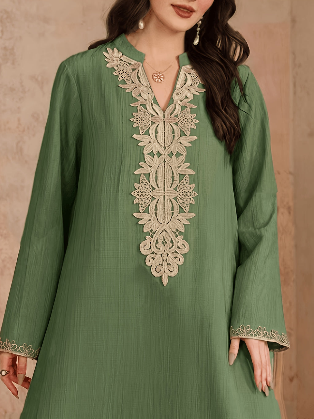 Middle Eastern V-neck Embroidered Elegant and Fashionable Over-the-knee Women's Dress, Loose Casual Style Long Sleeve Maxi Dress - Green