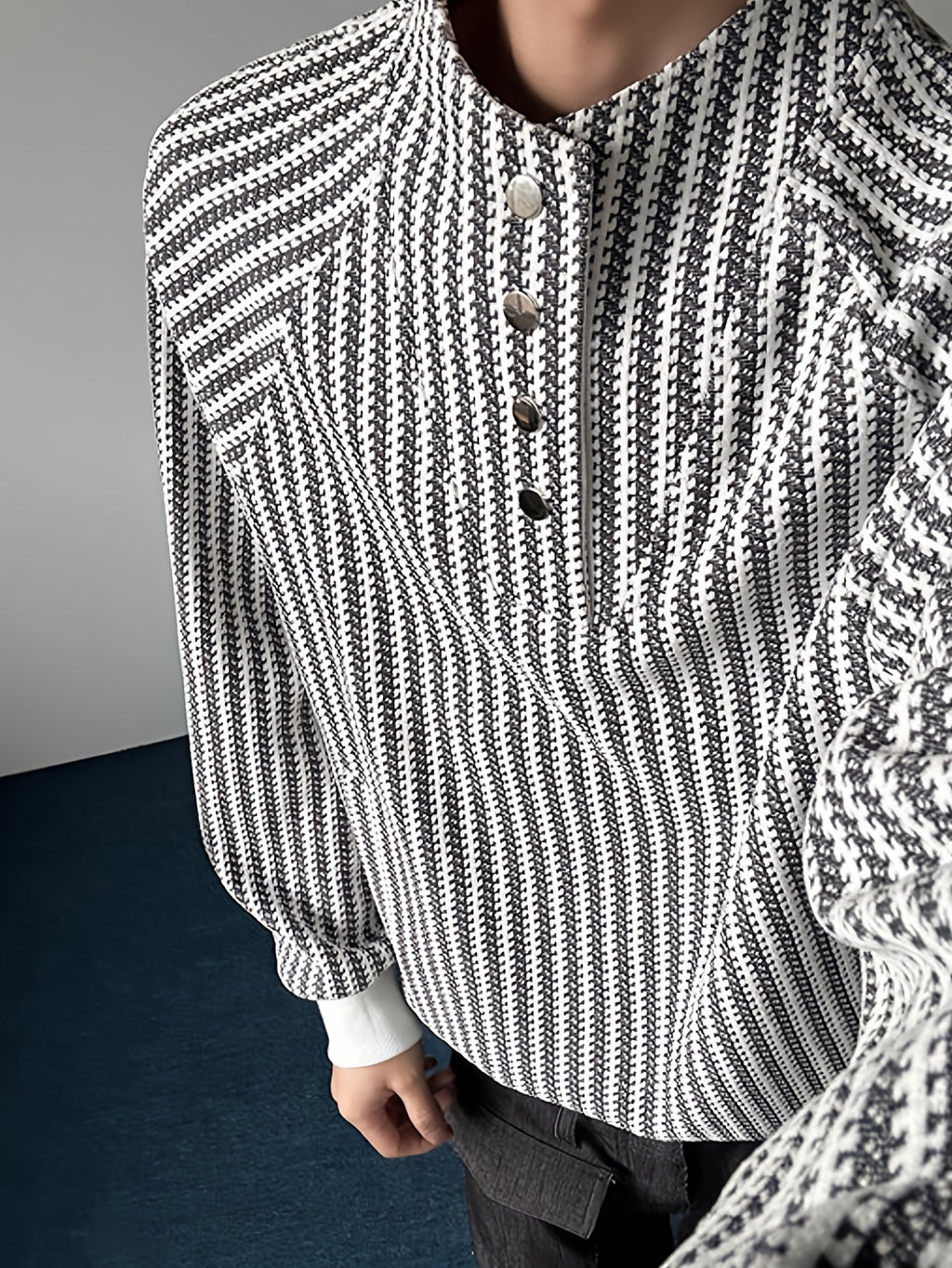 Men's Sweatshirt, a Fashionable and Versatile Casual Men's Sweatshirt with a Trendy Design Featuring a Patchwork Placket, Stand-up Collar, and Pockets. It Features a Raglan Sleeve Design and a Loose Fit, Suitable for Daily Casual Wear - White