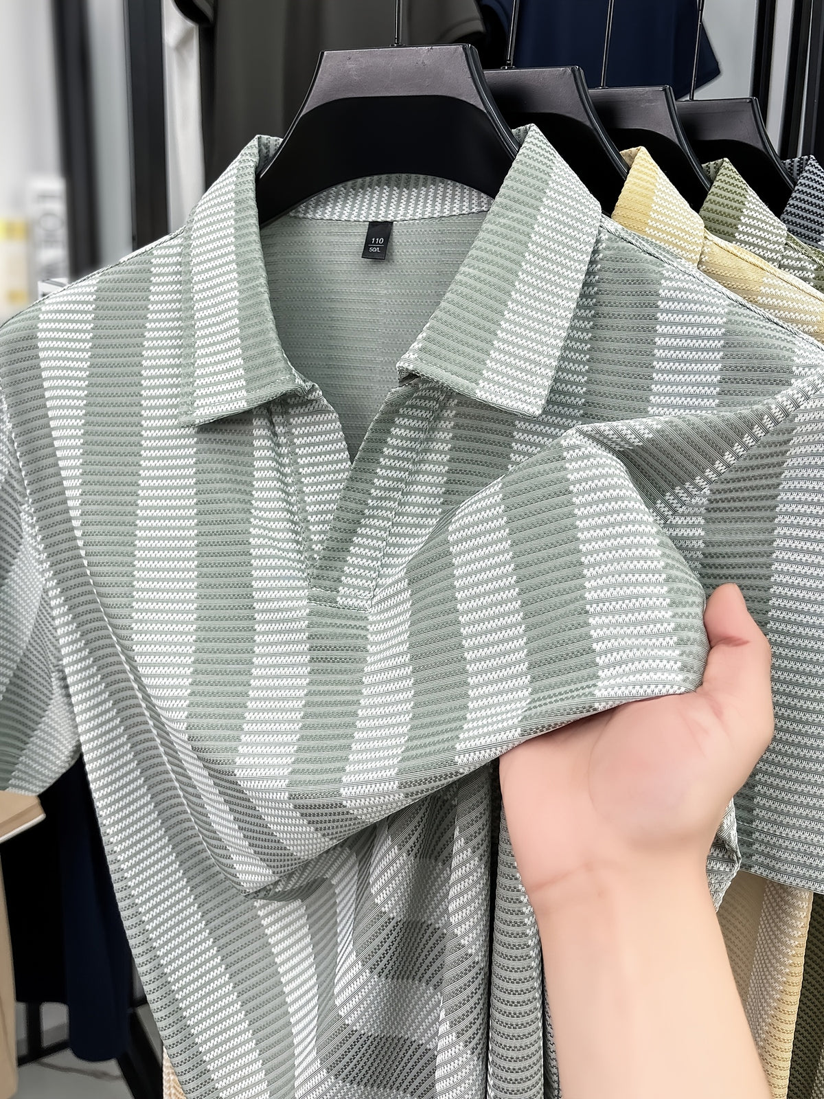 [Sleek Awakening OBM] Spring/Summer New Men'S Polo Shirt, Old Money Style Knit Jacquard Striped Contrast Half-Button Placket Cutaway Collar Short Sleeve T-Shirt for Men, Fashionable And Versatile Pullover Base Layer Top - Light Grey