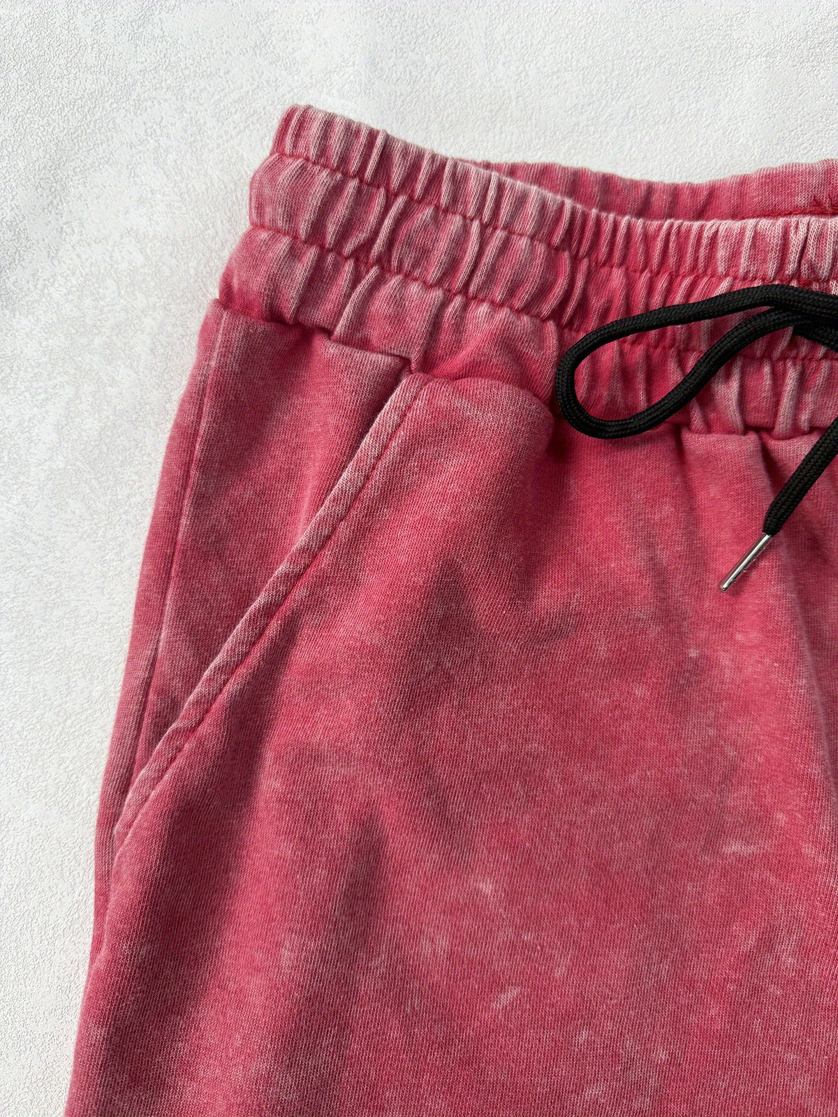 Small Niche Design, Fashionable and Trendy Patterns, Printed Women's Summer Retro Washed Distressed Shorts, Loose and Casual - Red