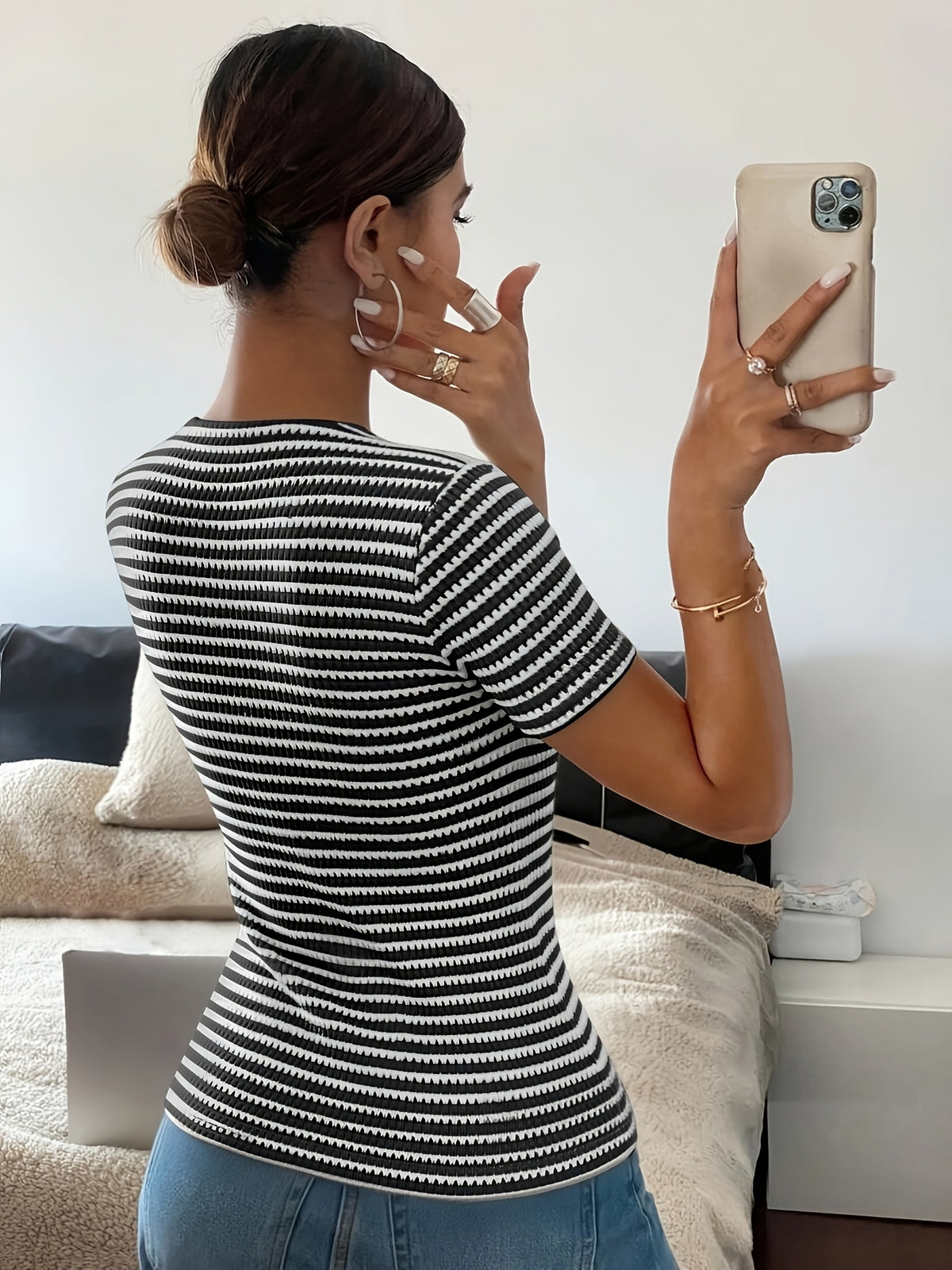 Women's Square-neckline Open-front Shirt with Textured Horizontal Stripes, a Cinched-waist Slim-fit Top Suitable for Commuting, Casual Wear, Vacation Outfits, Minimalist, and Vintage-style Office Attire - Black