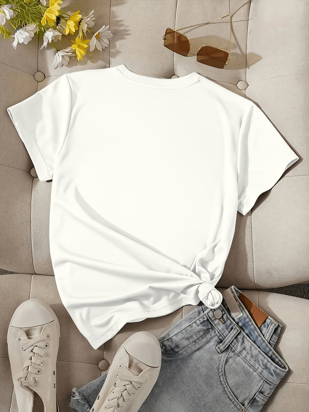 QUEEN Women's Queen Crown & Butterfly Rose T-Shirt - Lightweight Soft Round Neck Short Sleeve Top, Suitable for Outdoor & Indoor Wear, Birthday Gift, Casual Elegant Birthday Outfits, Machine Washable - Fashionable Tee - White