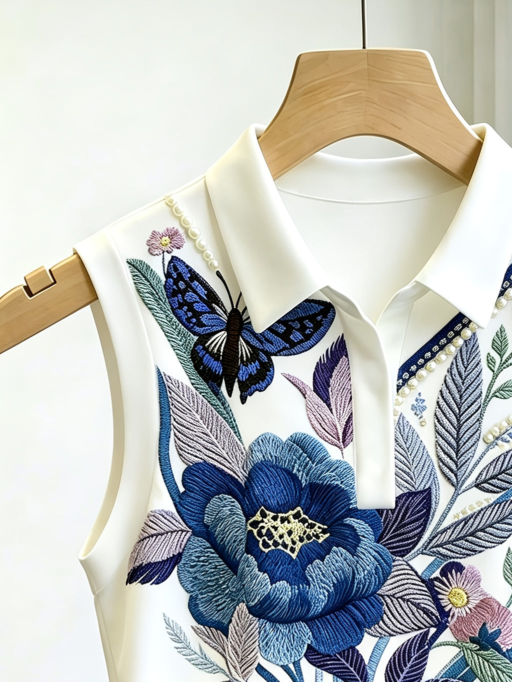 Elegant and Stylish New Spring/summer Women's Polo Collar Floral Print Waist-cinching Slim-fit Design Statement Short Casual Versatile Sleeveless Tank Top - White 2