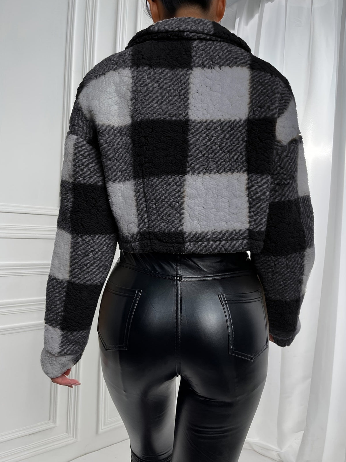 Fashionable Women's Plaid Cropped Hooded Plush Jacket with Front Zipper, Long Sleeves, and Warm Short Outerwear. Can Be Paired with High-waisted Pants or Skirts, Suitable for Travel, Errands, and Urban Casual Styling - Deep Grey